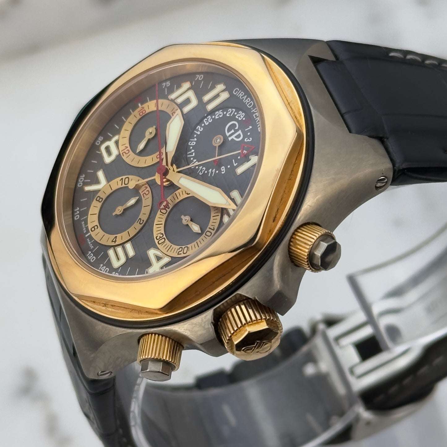 Girard-Perregaux Laureato Evo3 Titanium/Rose Gold | 80180-26-212-FK6A