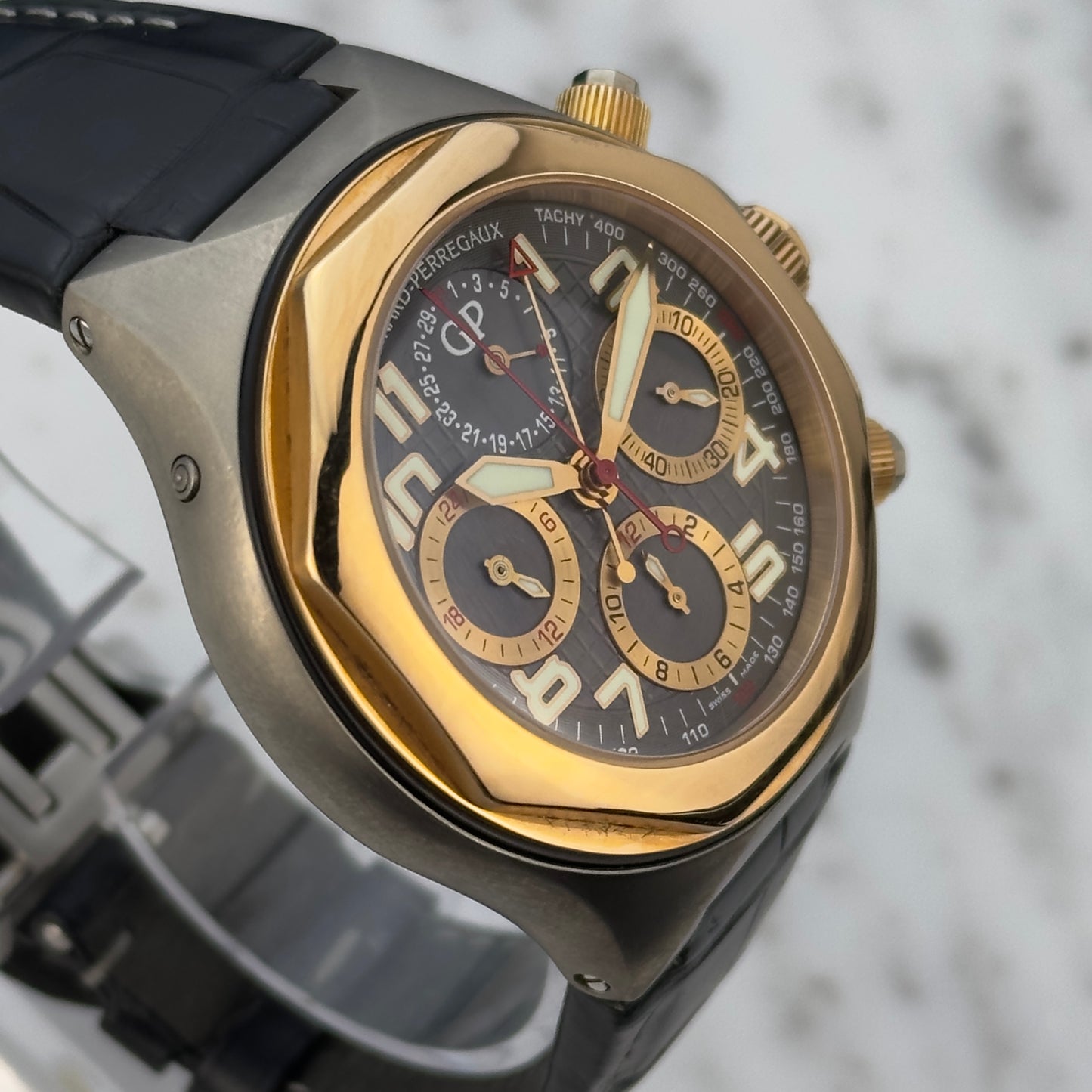 Girard-Perregaux Laureato Evo3 Titanium/Rose Gold | 80180-26-212-FK6A