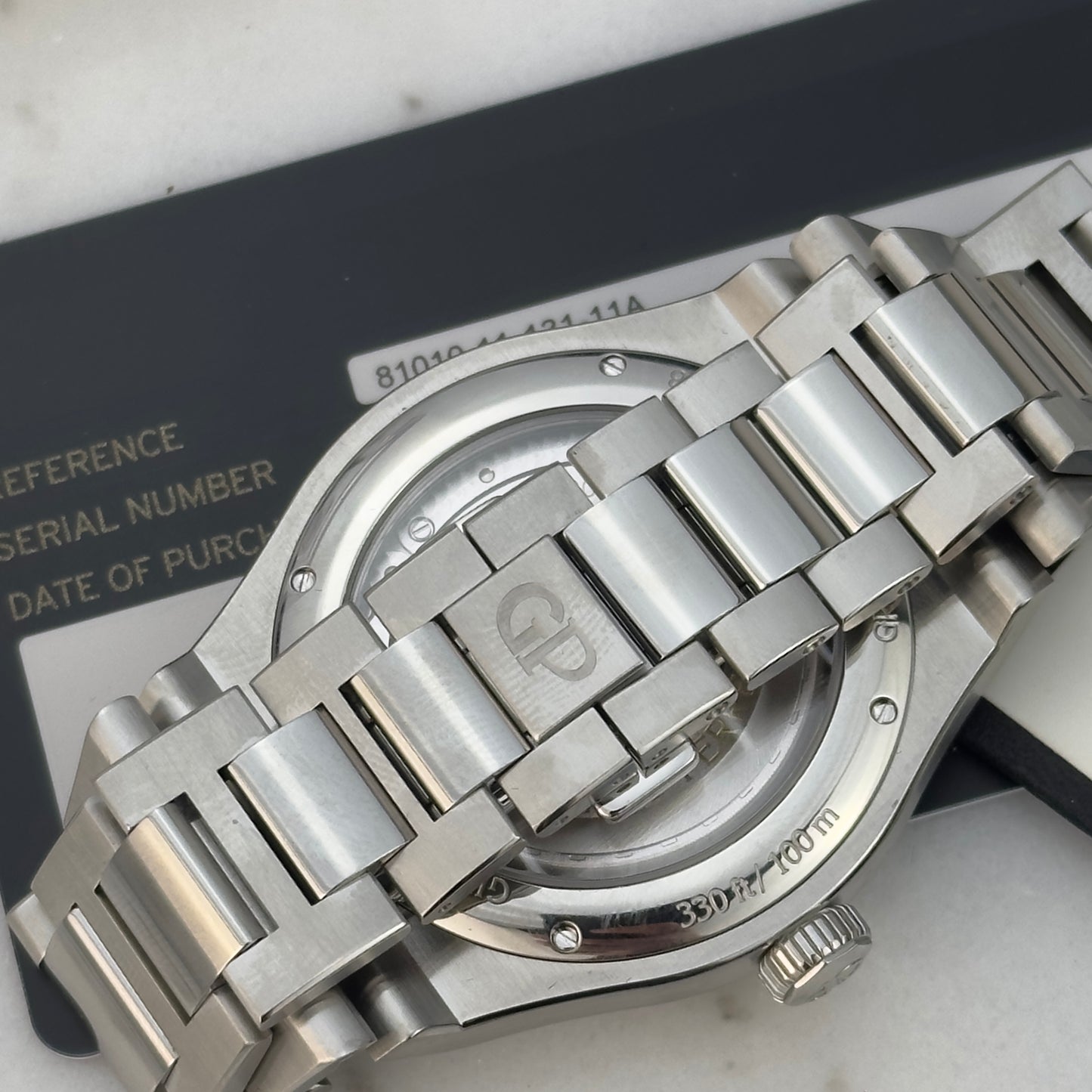 2022 Girard-Perregaux Laureato 42 White | 81010-11-131-11A | Full Set