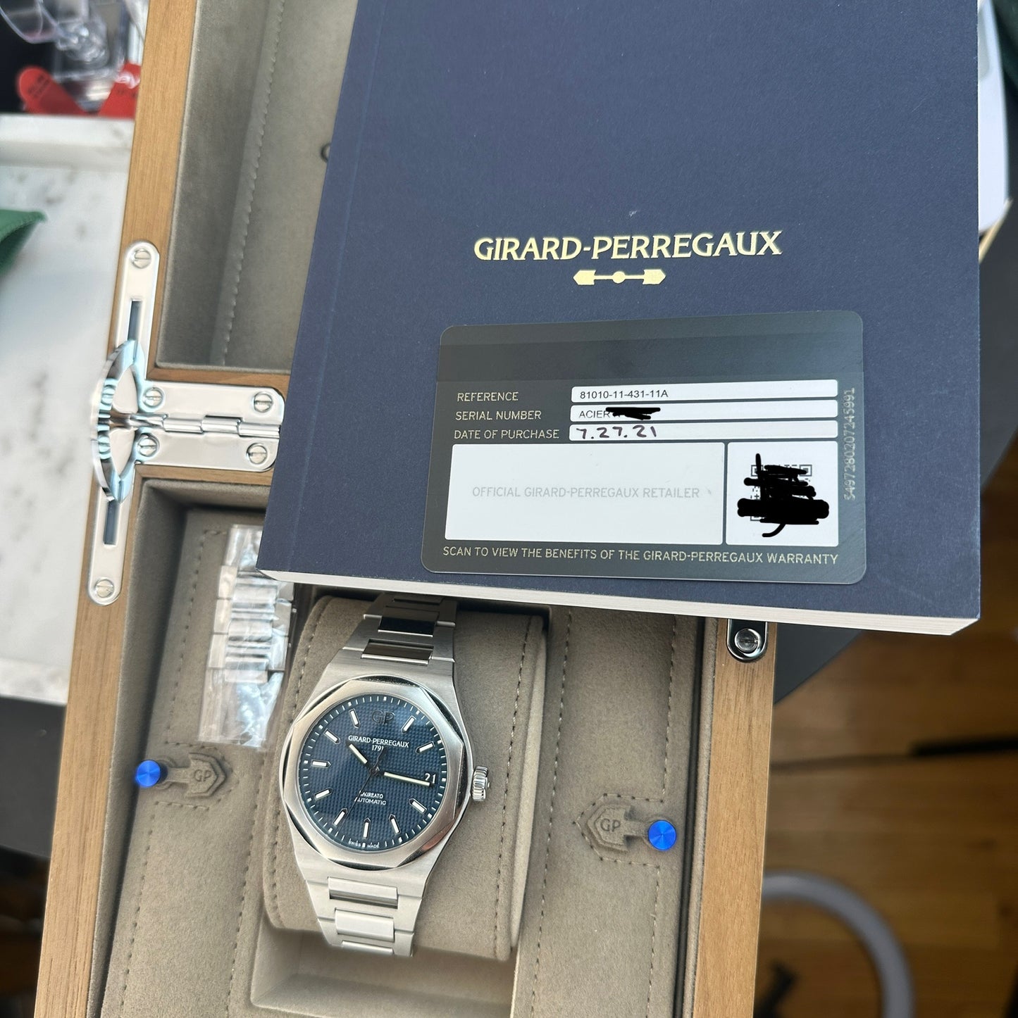 2021 Girard-Perregaux Laureato 81010-11-431-11A Full Set