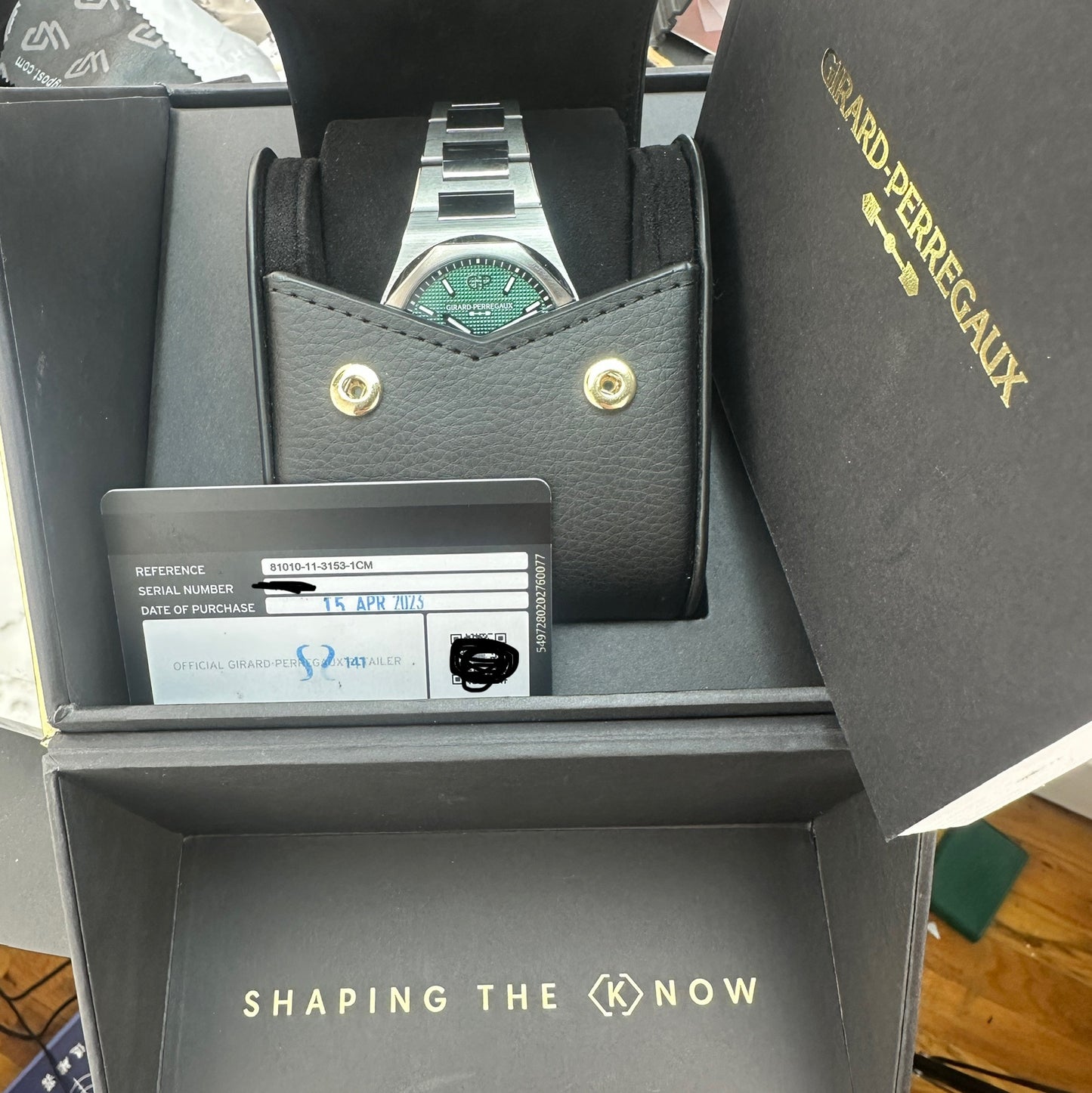 2023 Girard-Perregaux Laureato Green | 81010-11-3153-1CM | Full Set