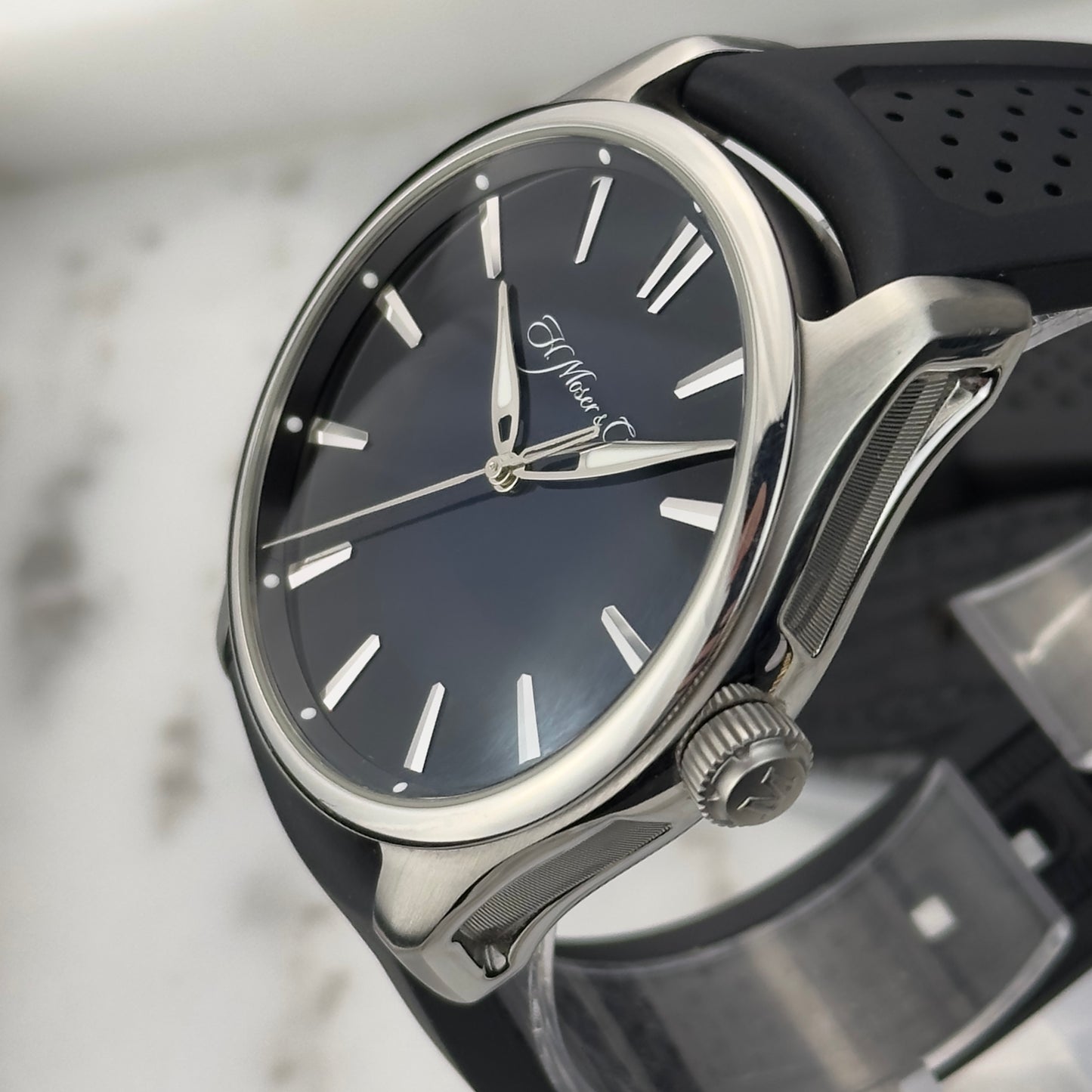 2020 H. Moser & Cie Pioneer Center Seconds Midnight Blue | 3200-1200 | Full Set