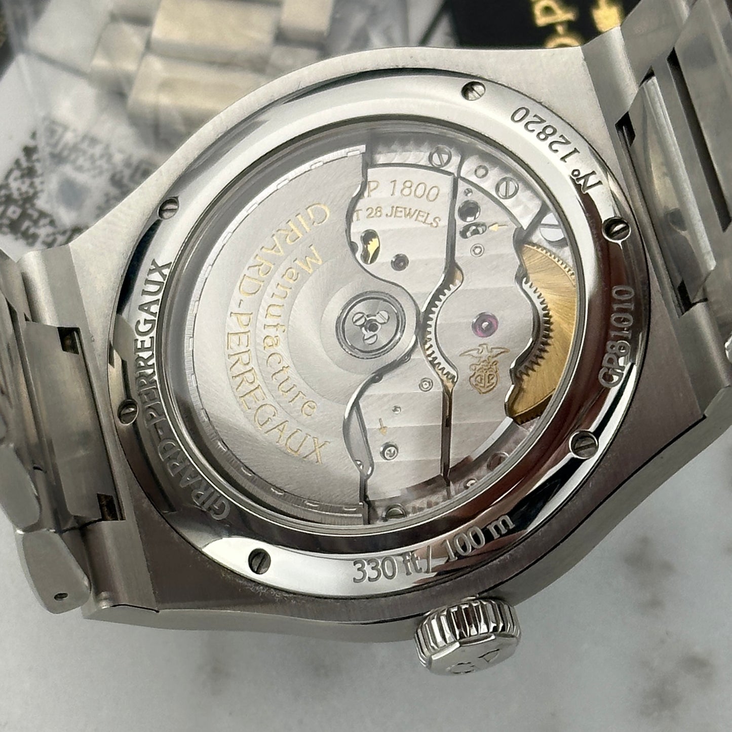 2022 Girard-Perregaux Laureato | 81010-11-431-11A | Box and Papers