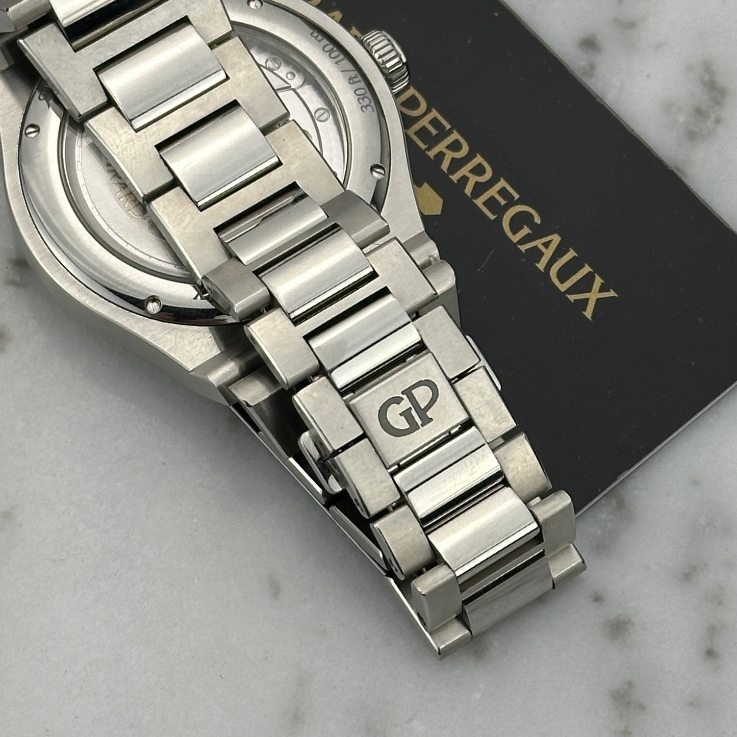 2025 Girard-Perregaux Laureato | 81010-11-634-11A | Box and Papers