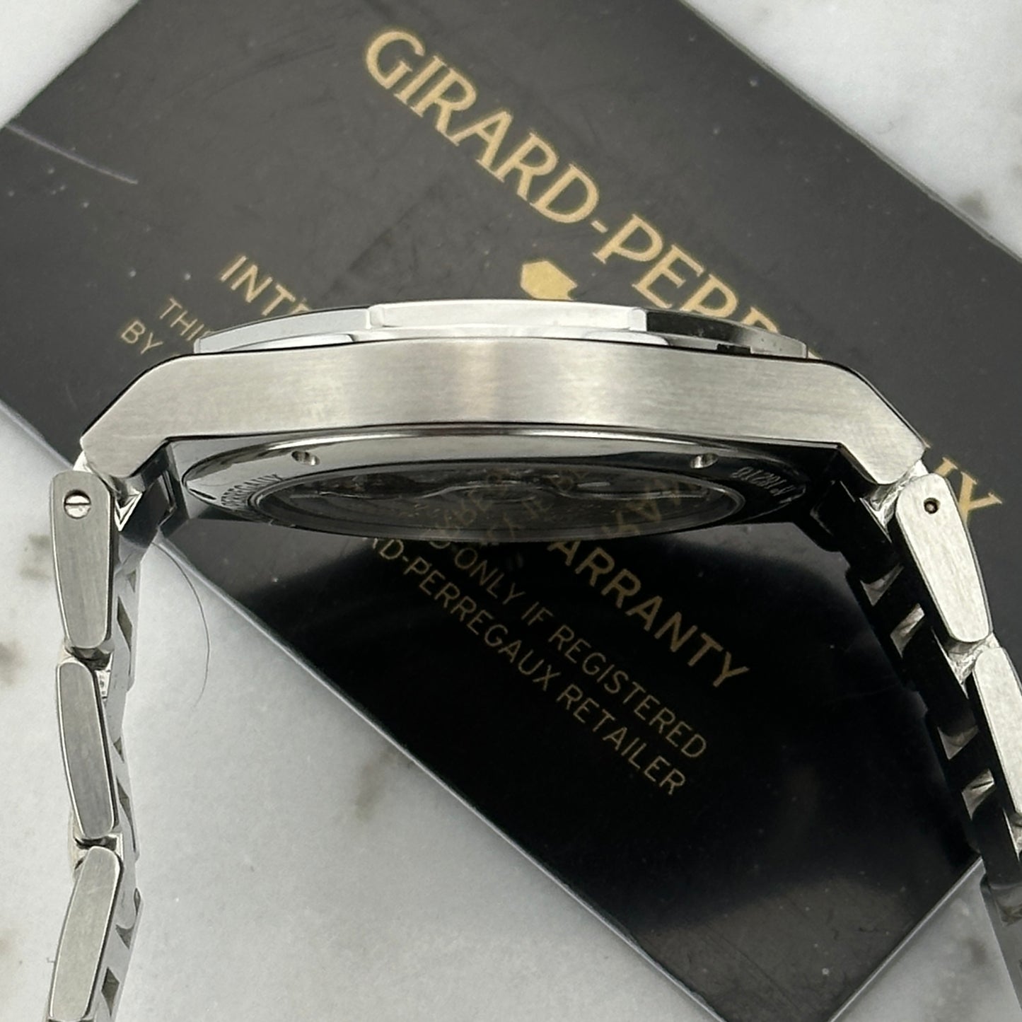 2025 Girard-Perregaux Laureato | 81010-11-634-11A | Box and Papers
