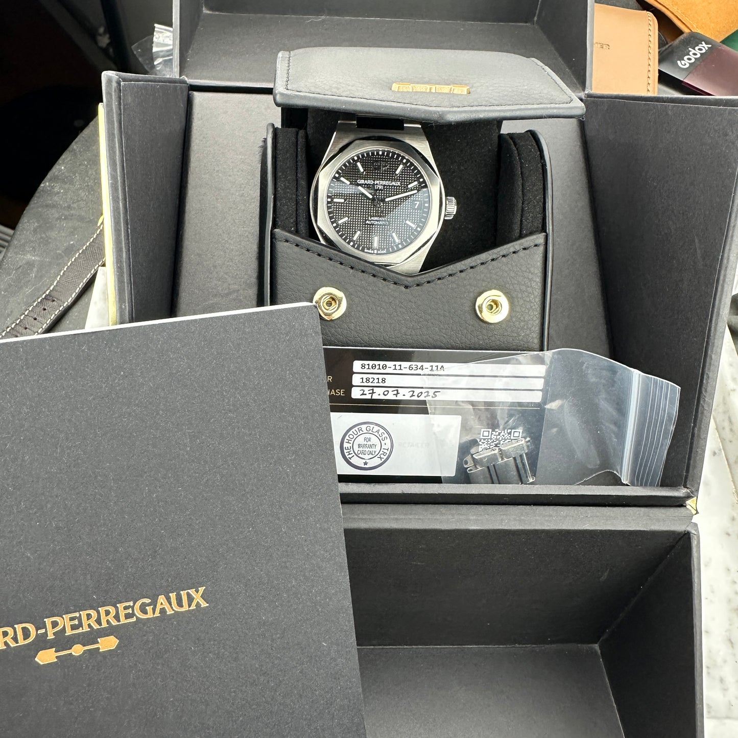 2025 Girard-Perregaux Laureato | 81010-11-634-11A | Box and Papers