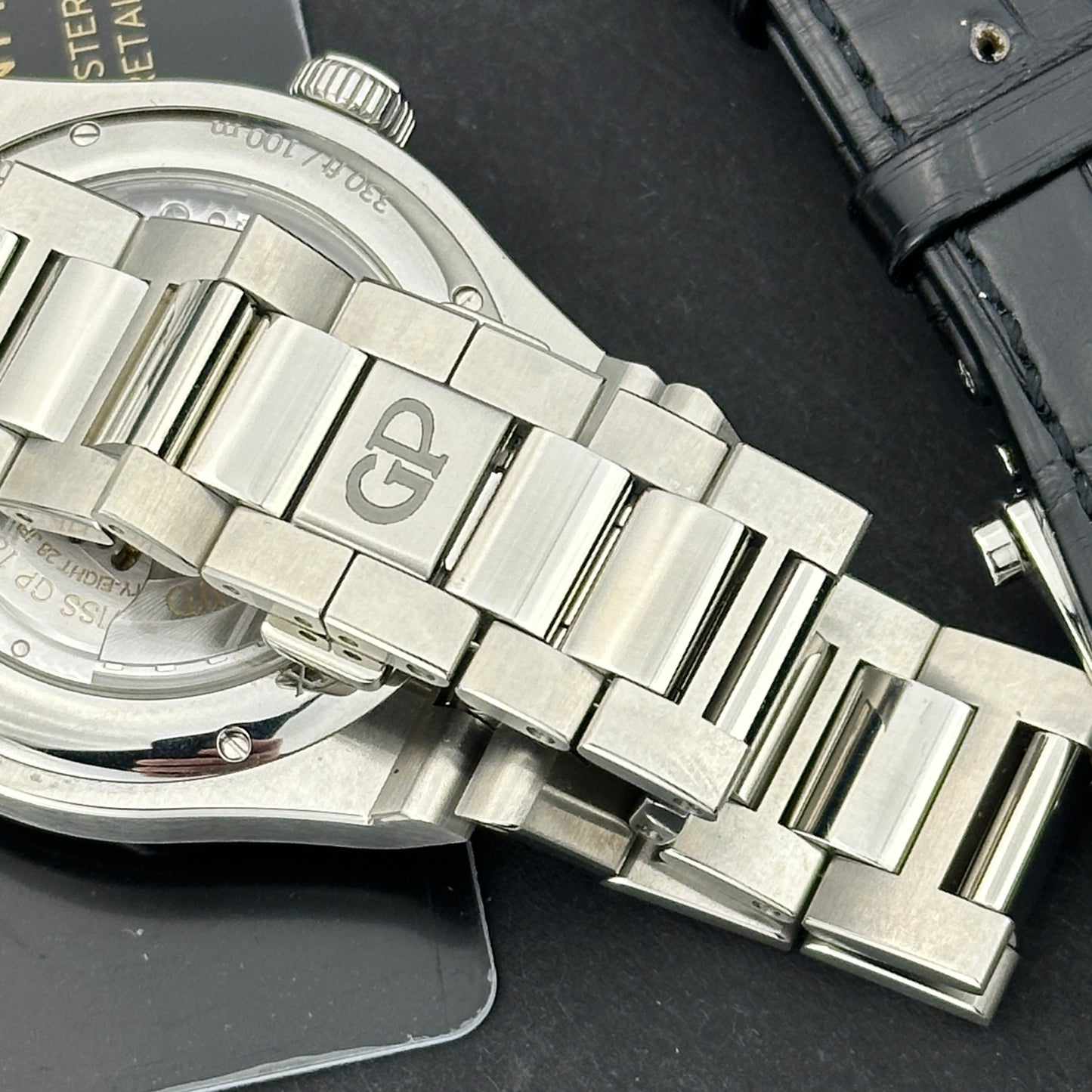 2025 Girard-Perregaux Laureato 42 Blue | 81010-11-431-11A | Full set + leather strap