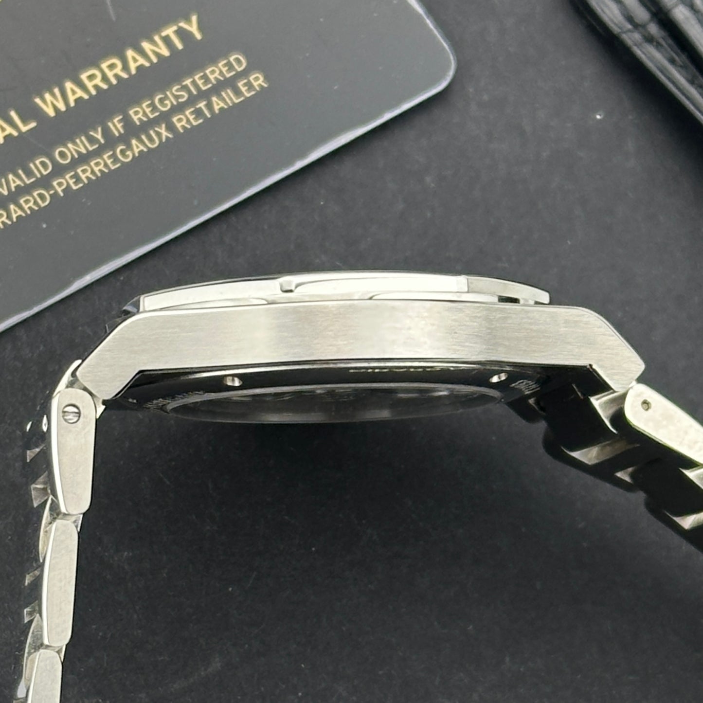 2025 Girard-Perregaux Laureato 42 Blue | 81010-11-431-11A | Full set + leather strap