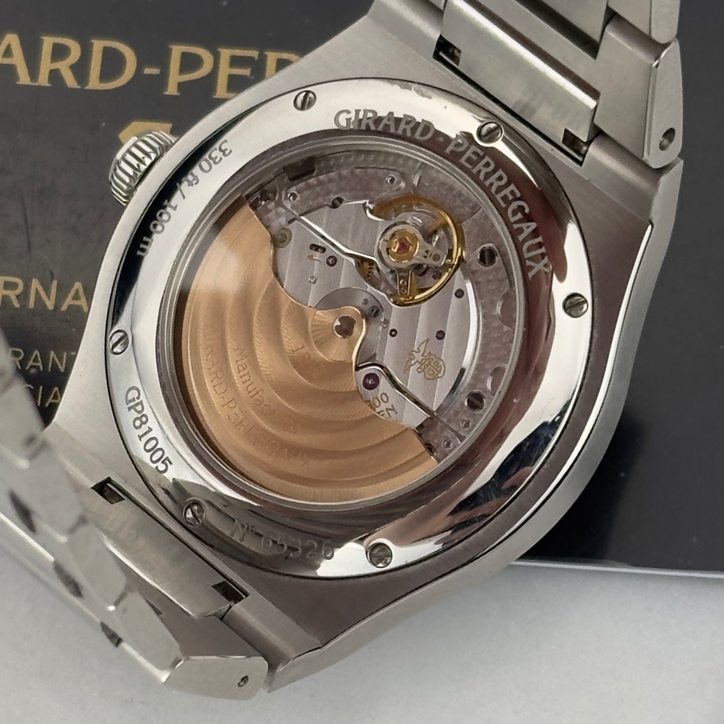2026 Girard-Perregaux Laureato 38 Sage Green | 81005-11-3407-1CM | Full Set
