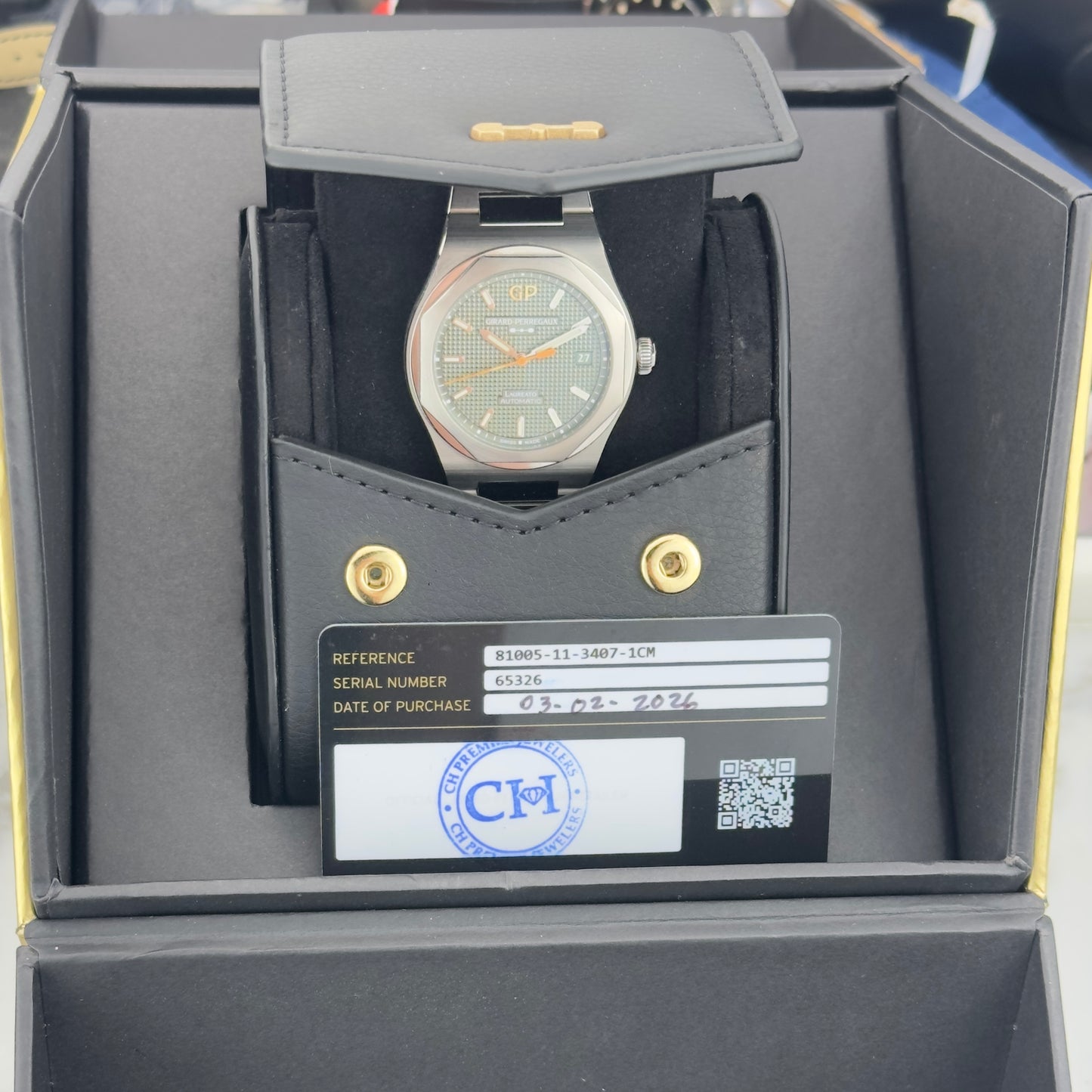 2026 Girard-Perregaux Laureato 38 Sage Green | 81005-11-3407-1CM | Full Set