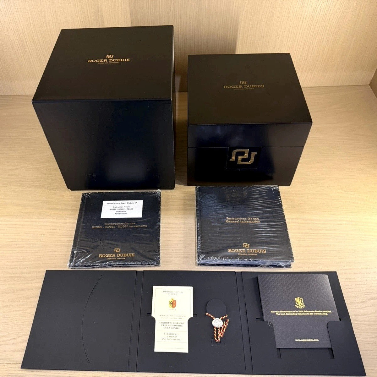 2015 Roger Dubuis Hommage Rose Gold | RDDBHO0565 | Full Set