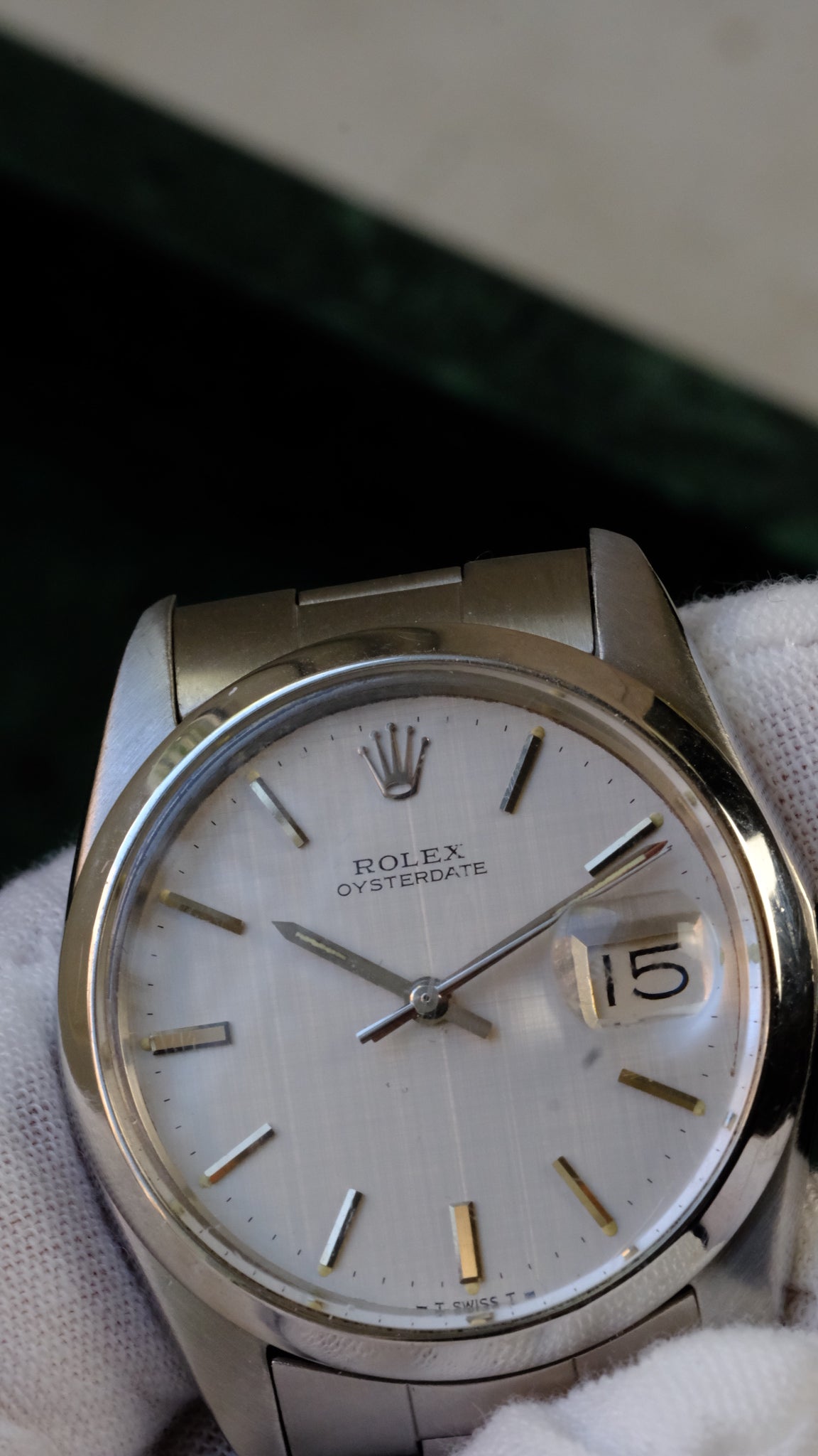 Rolex Oysterdate 6694 Silver Linen Dial