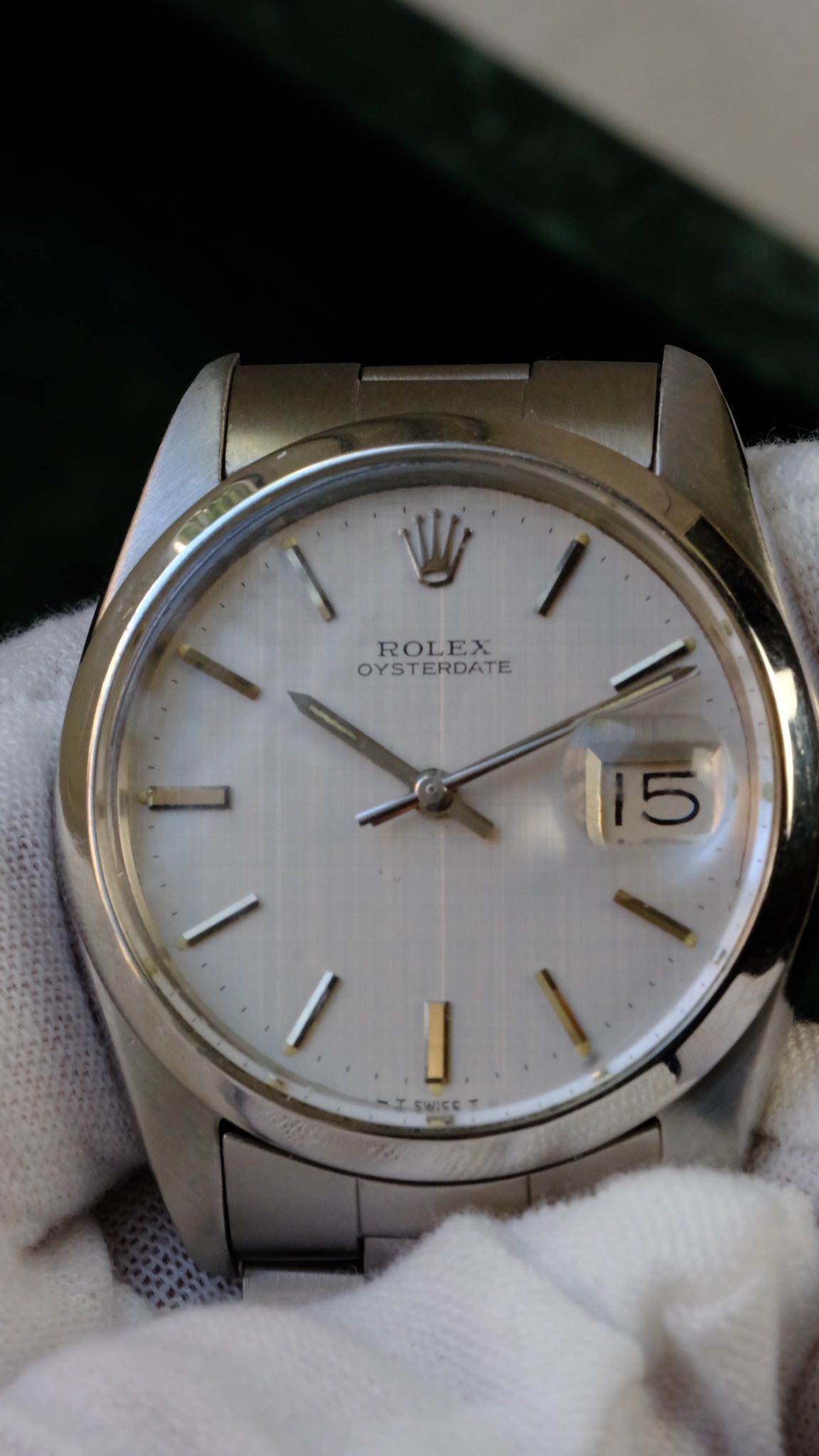 Rolex Oysterdate 6694 Silver Linen Dial