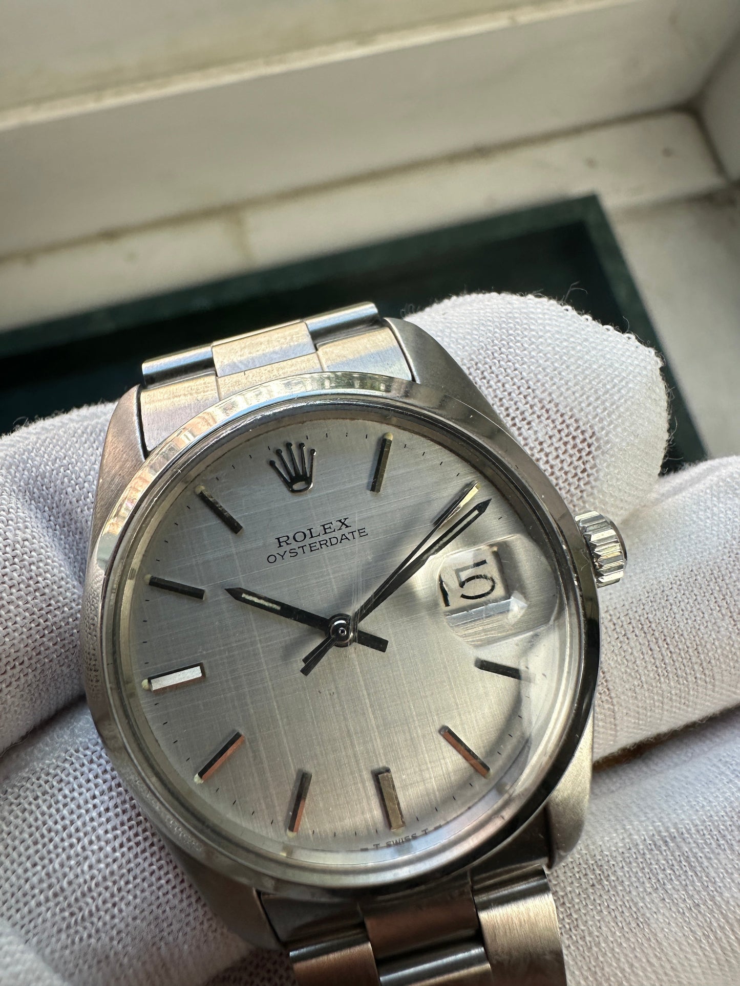 Rolex Oysterdate 6694 Silver Linen Dial