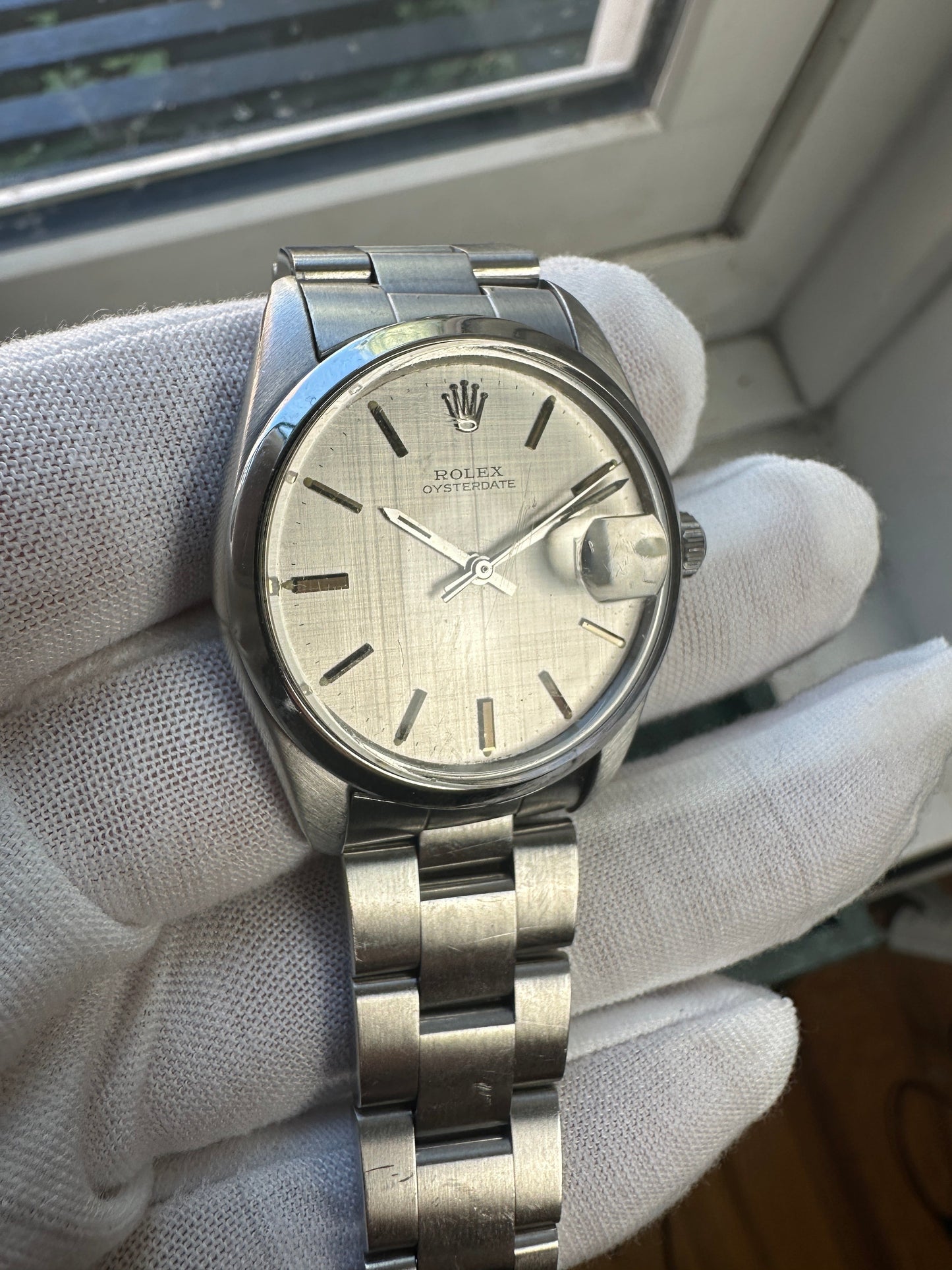 Rolex Oysterdate 6694 Silver Linen Dial