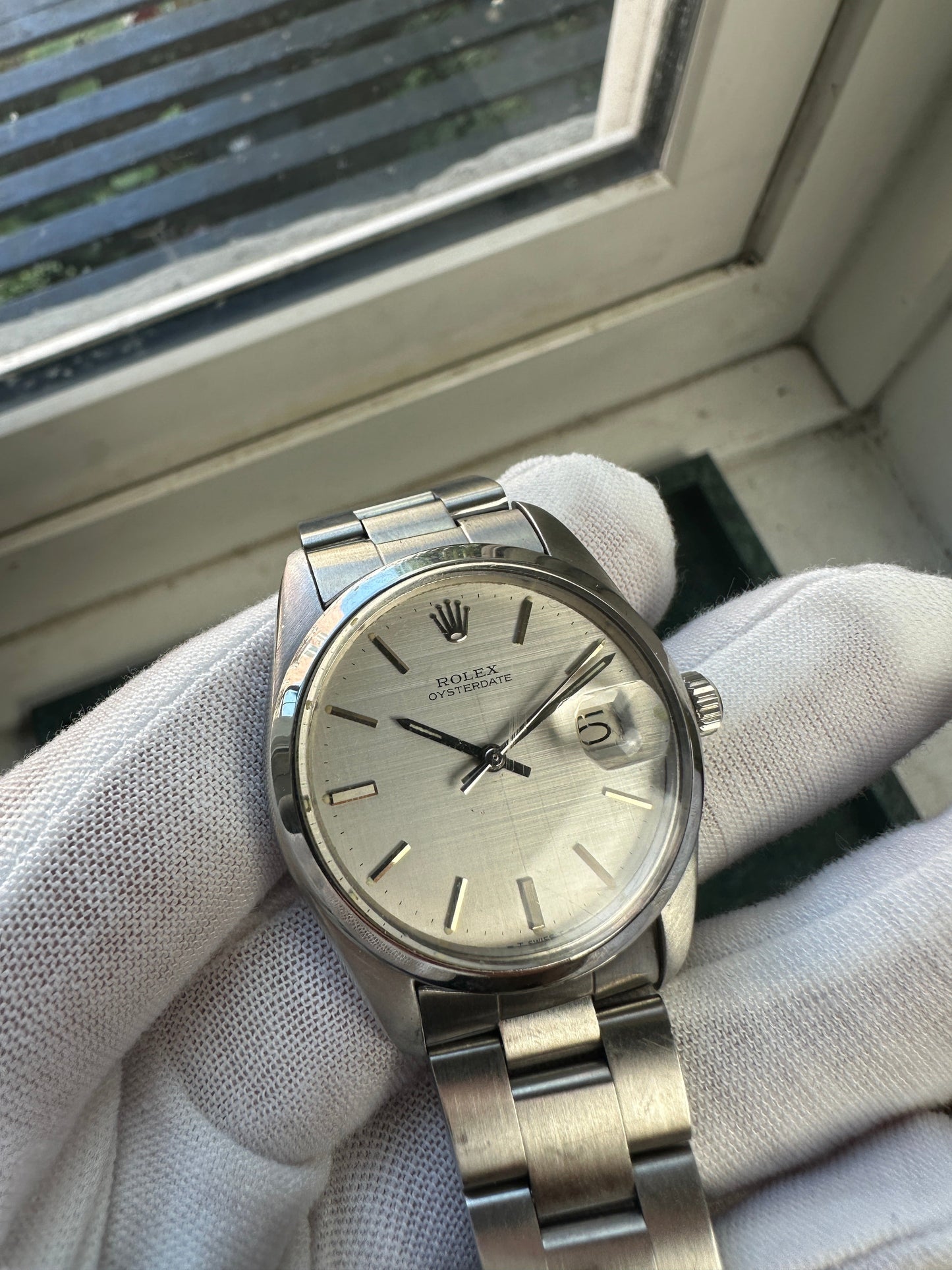 Rolex Oysterdate 6694 Silver Linen Dial