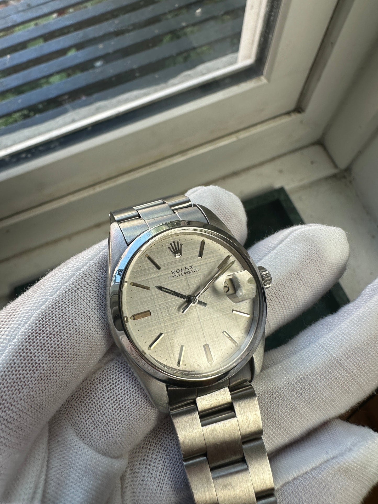 Rolex Oysterdate 6694 Silver Linen Dial