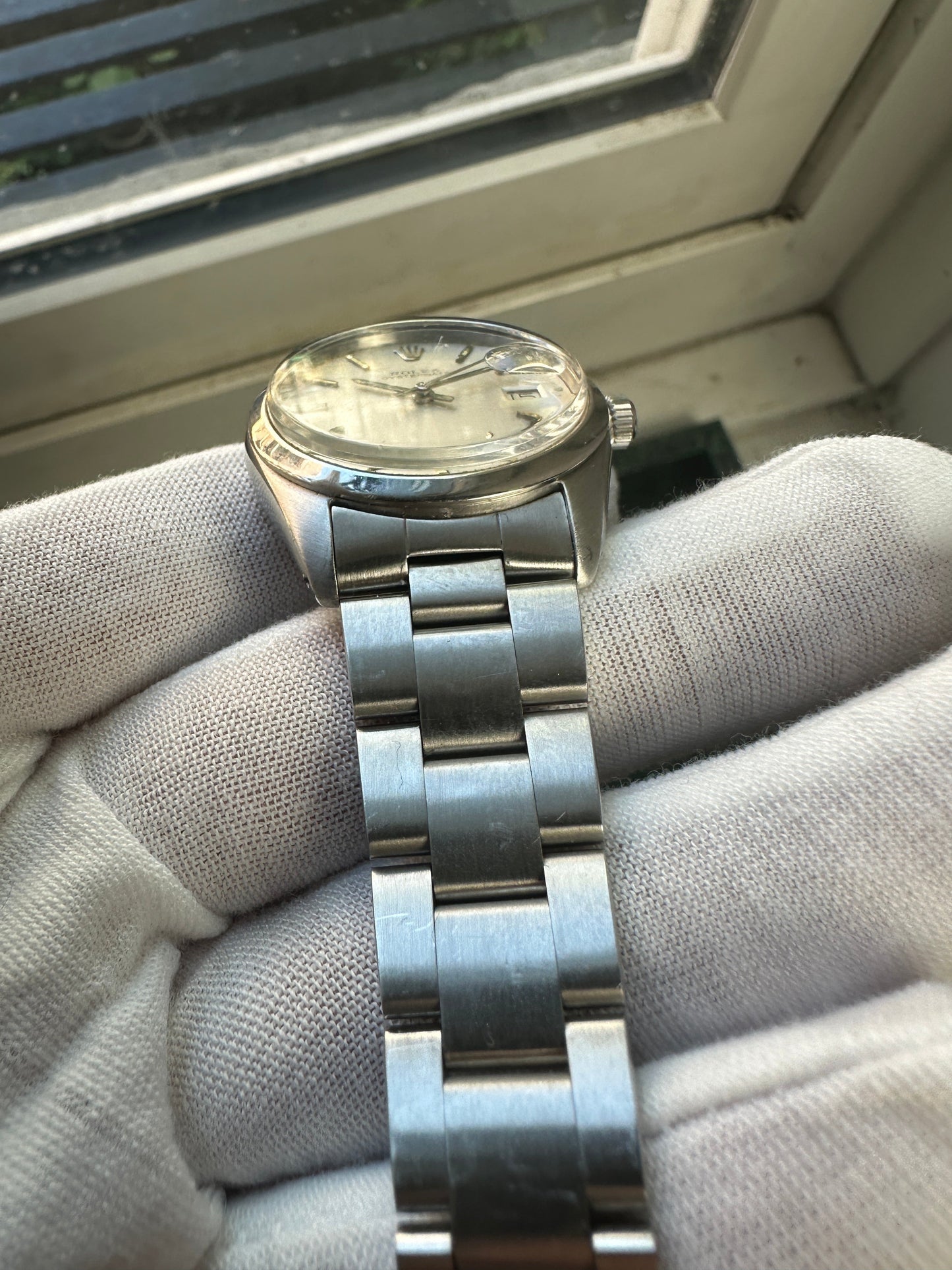 Rolex Oysterdate 6694 Silver Linen Dial